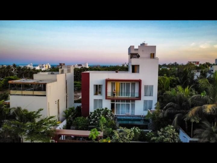 Villa seen above the palm trees